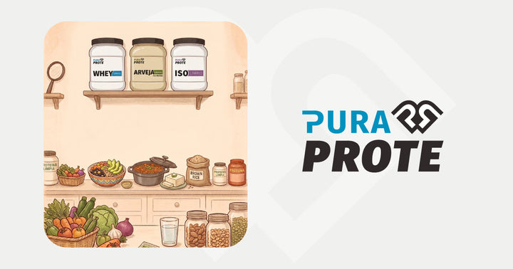 Ilustración de una alacena con frascos de proteína Whey, Arveja e Iso Pura Prote sobre una mesa con vegetales, arroz y frutos secos