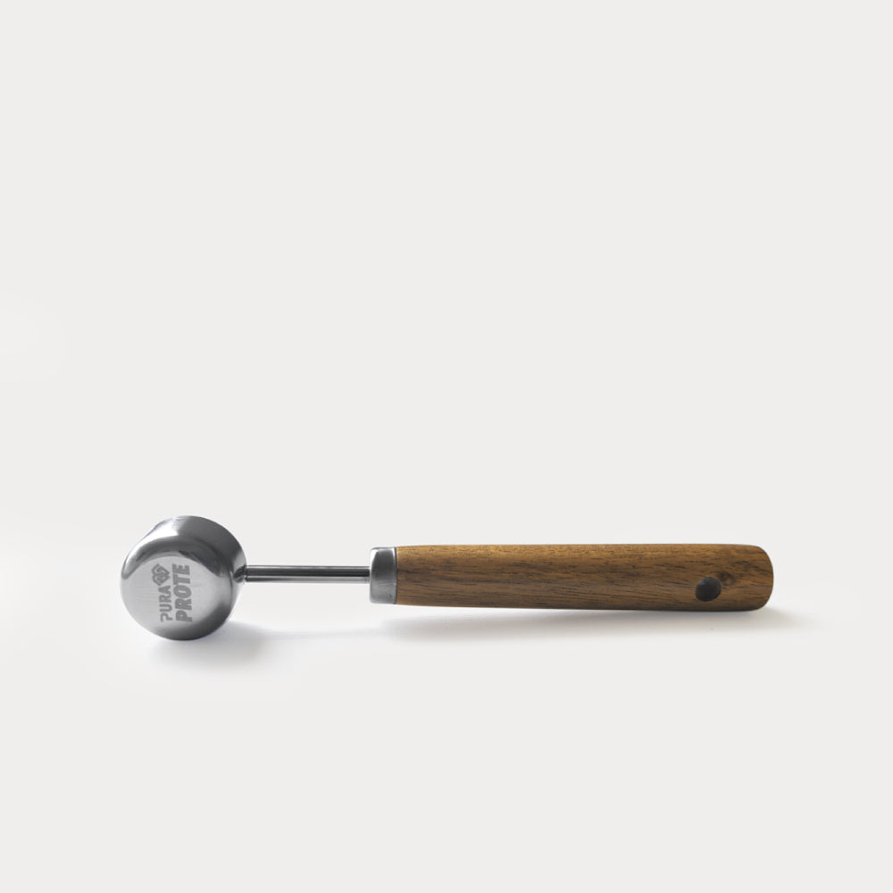 imagen de scoop pura prote de 5 ml, hecho con puño de madera y acero inoxidable con logo
