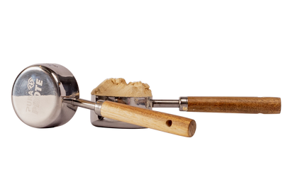 imagen artística de dos scoop spura prote 60 ml, hechos de puño de madera y acero inoxidable