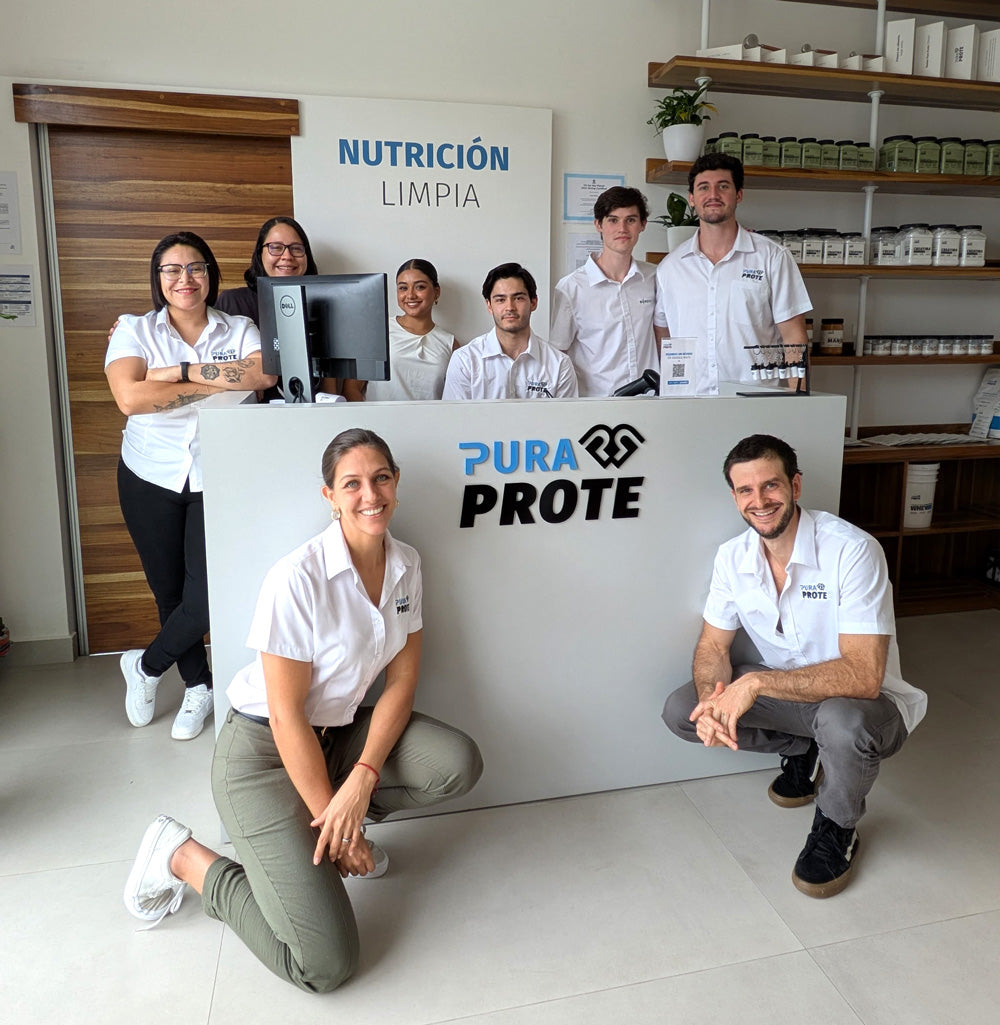 foto del equipo de pura prote en la tienda física
